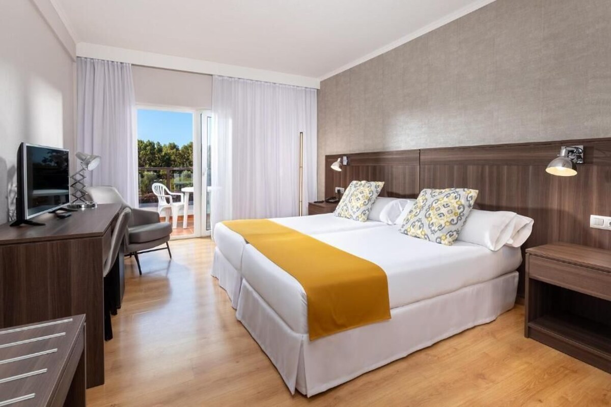 Minibar, in-room safe, desk, blackout curtains