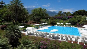 Outdoor pool, pool umbrellas, pool loungers - Hotel TRH Taoro Garden - Only Adults (Puerto de la Cruz)