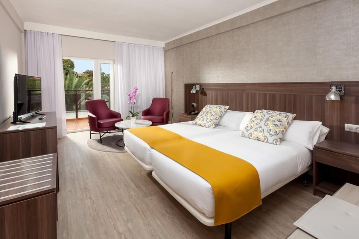 Minibar, in-room safe, desk, blackout curtains