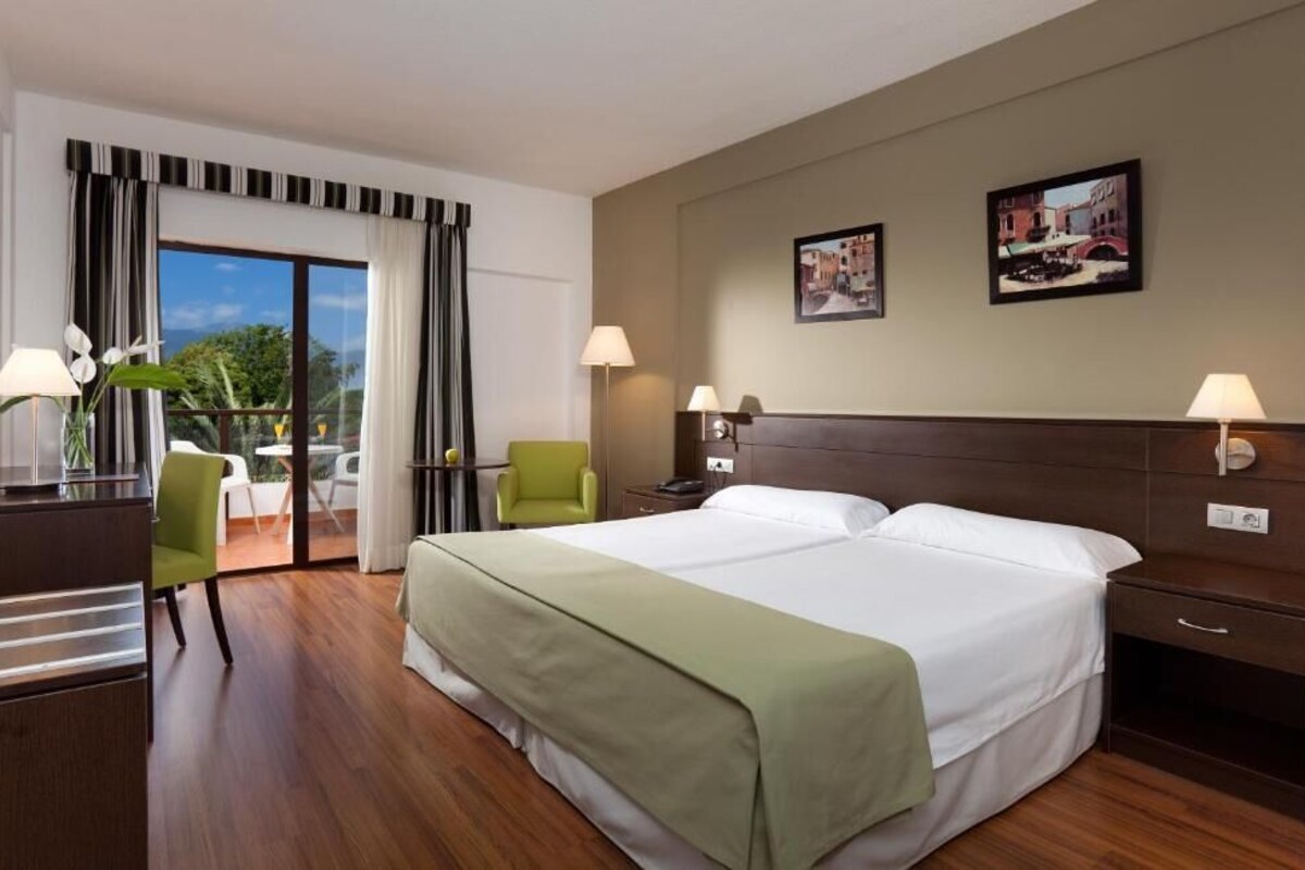 Minibar, in-room safe, desk, blackout curtains