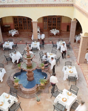 12 restaurants, breakfast, lunch, dinner served; international cuisine