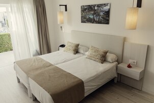 Caja fuerte, escritorio, sistema de insonorización y cunas gratuitas