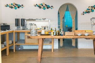 Desayuno buffet todos los días (con cargo)