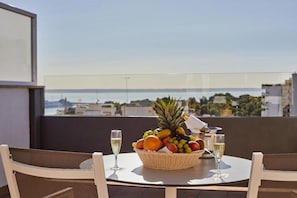 Luxury Double Room, Terrace, Sea View | Property amenity