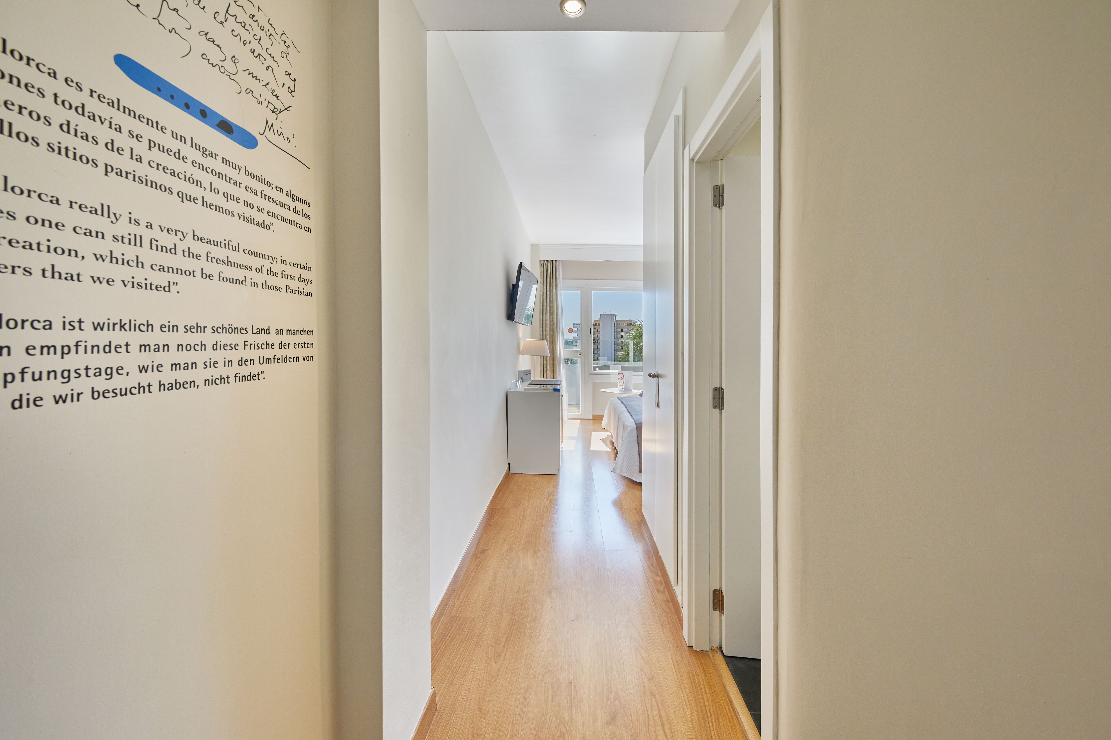 1 bedroom, premium bedding, down duvets, minibar