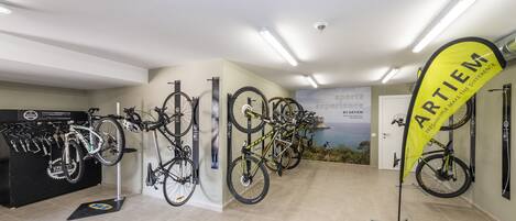 A cycling shop interior with multiple bicycles on display and a prominent ARTLEM banner.