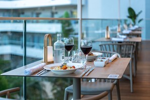 2 restaurants, spécialités Cuisine méditerranéenne