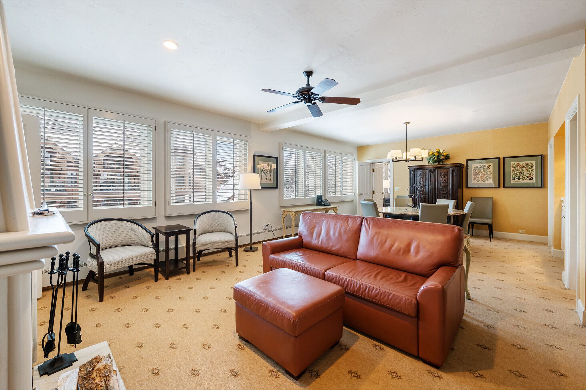 Suite presidencial, 2 habitaciones, cocina | Zona de estar | Una televisión LCD