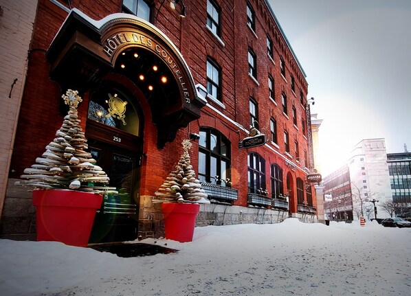 Front of property - Hôtel des Coutellier (Québec City)
