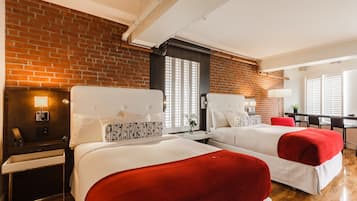 Suite, 2 camas matrimoniales | Ropa de cama de alta calidad, edredón, camas con pillow-top y minibar