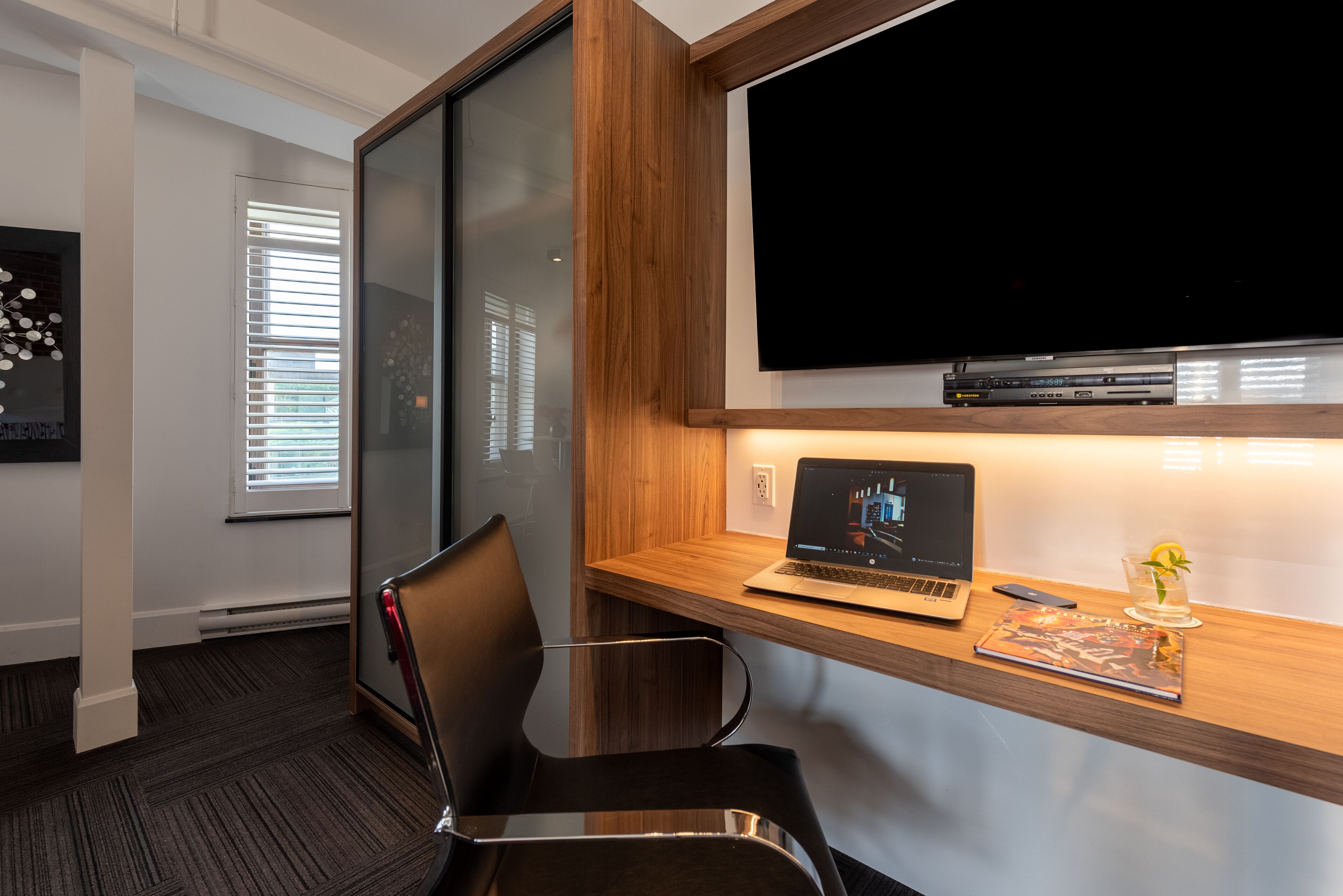 suite, 1 king bed | premium bedding, down duvets, pillow-top beds, minibar