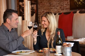 Couples dining - Hôtel des Coutellier (Québec City)