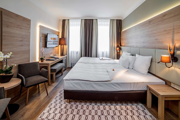 Kamar Double Bisnis | Seprai antialergi, bantalan ekstra lembut, minibar, dan brankas