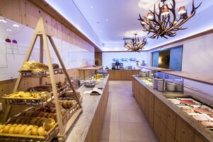 Tägliches Frühstücksbuffet gegen Gebühr