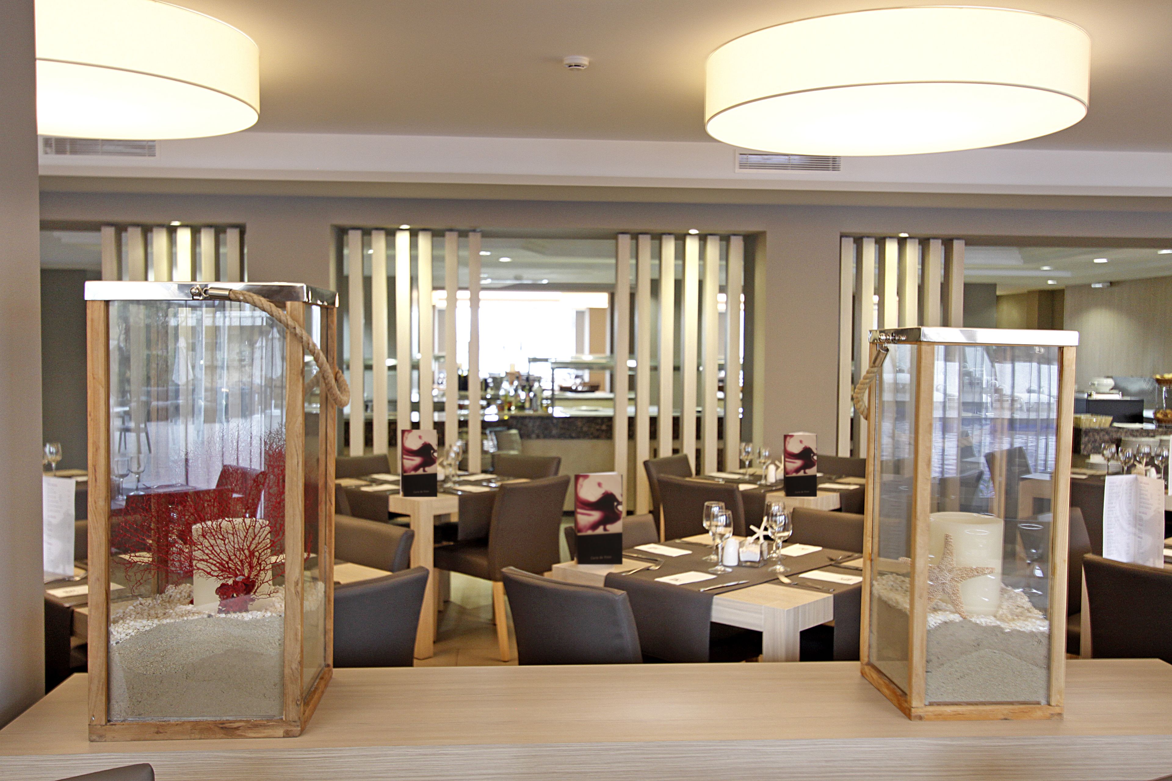 breakfast and dinner served, international cuisine