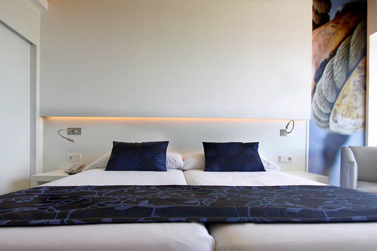 standard double room single use, balcony | desk, blackout curtains, soundproofing, iron/ironing board