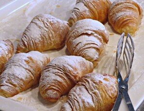 Frokostbuffé hver dag (mot et tillegg)