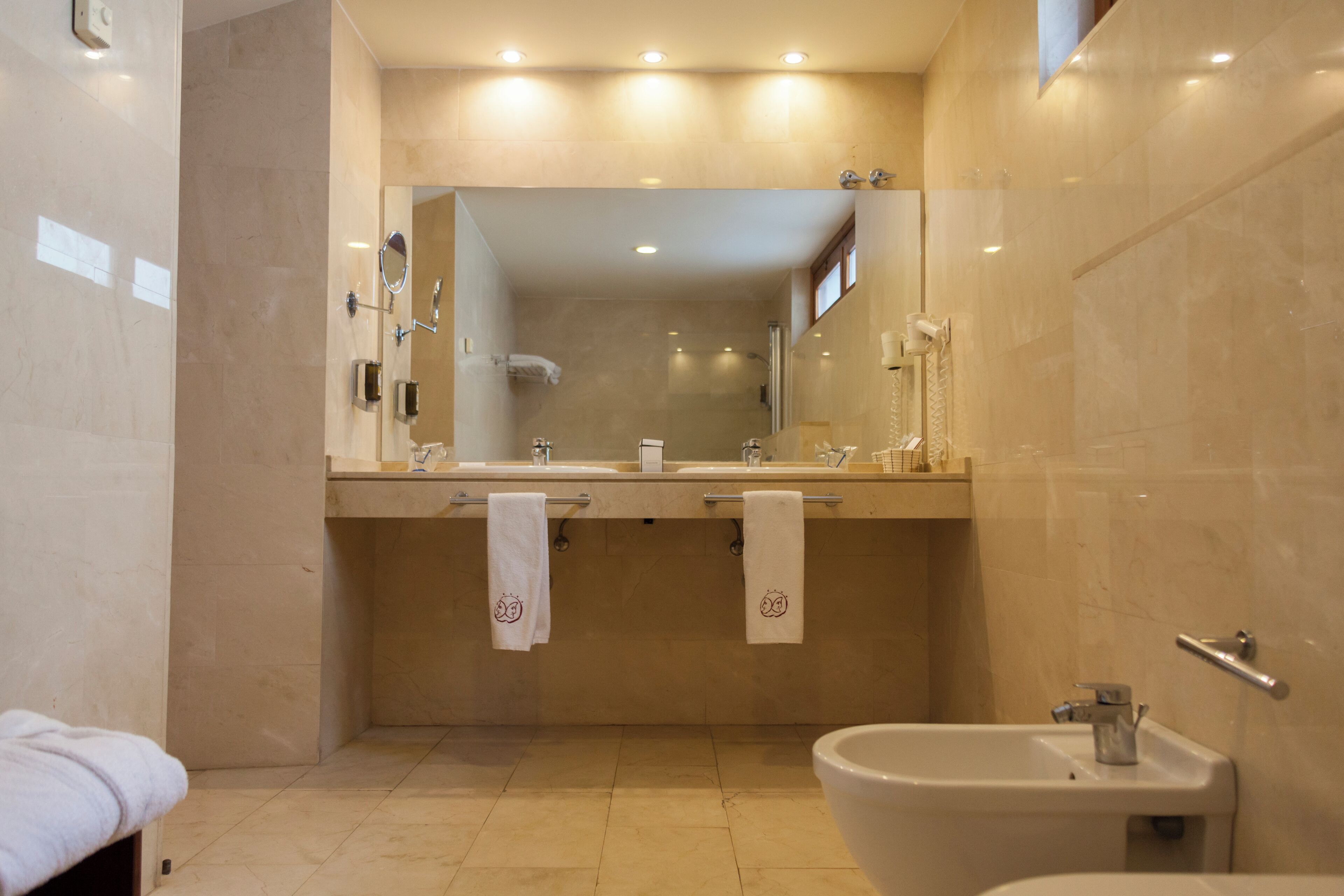 Photo - Hotel Puerta de la Luna