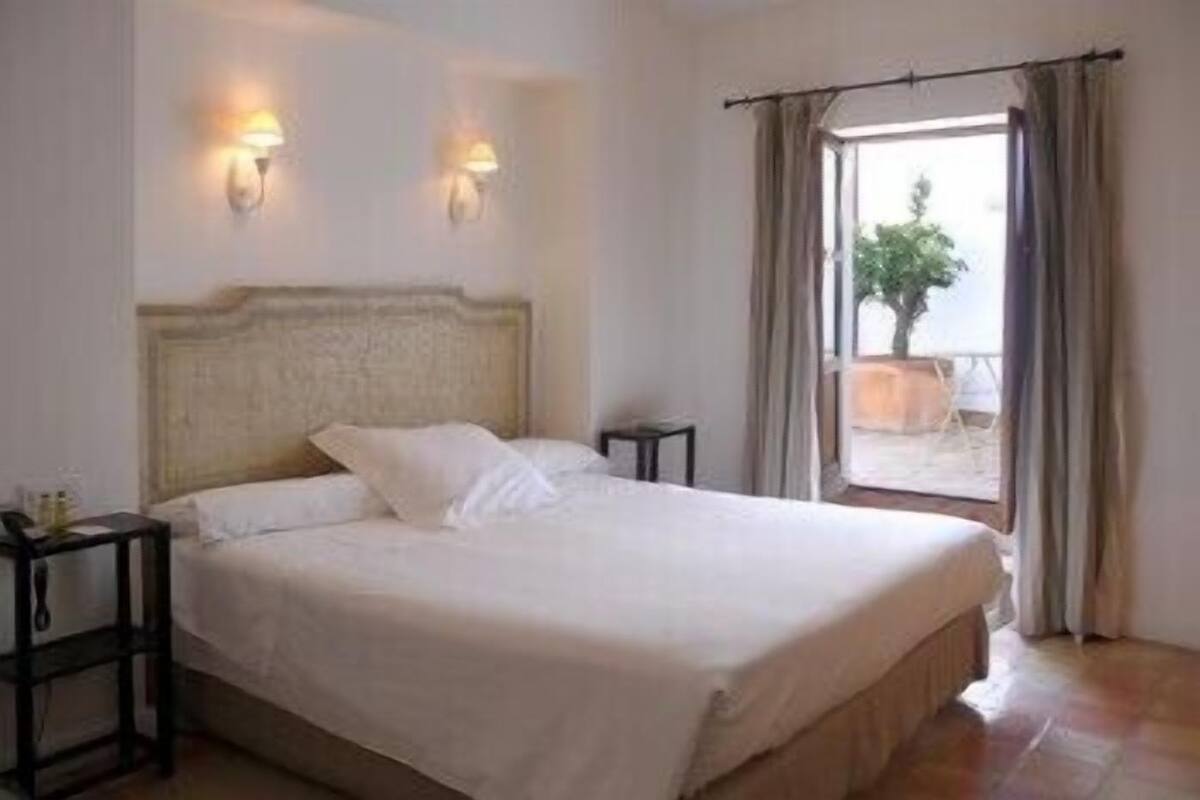 Phòng đôi Superior, quang cảnh sân vườn | Minibar, két bảo mật tại phòng, bàn, màn/rèm cản sáng 