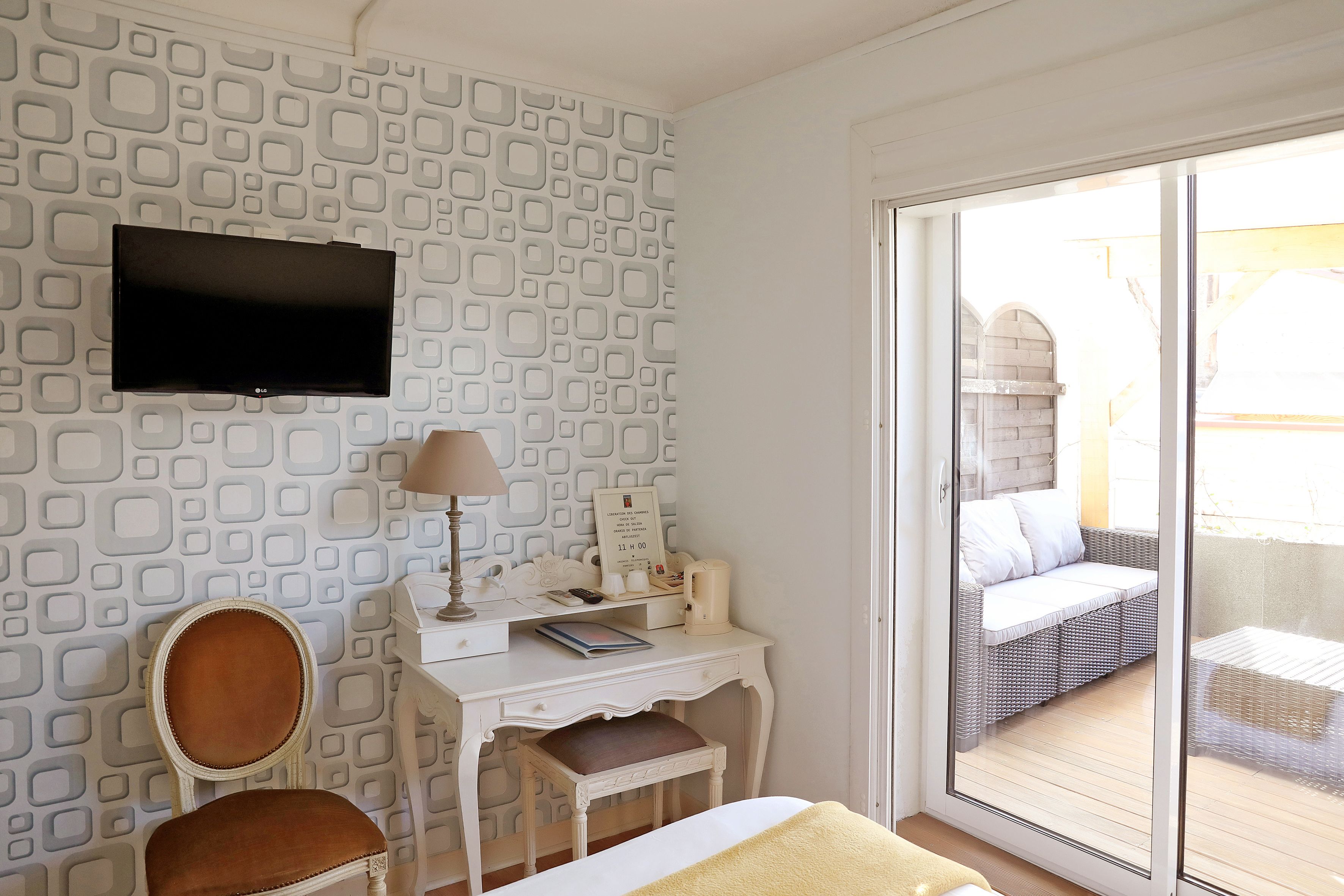 superior double room, terrace | desk, soundproofing, free wifi, bed sheets