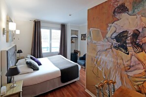 Desk, soundproofing, free WiFi, bed sheets - Hotel Les Pasteliers (Albi)