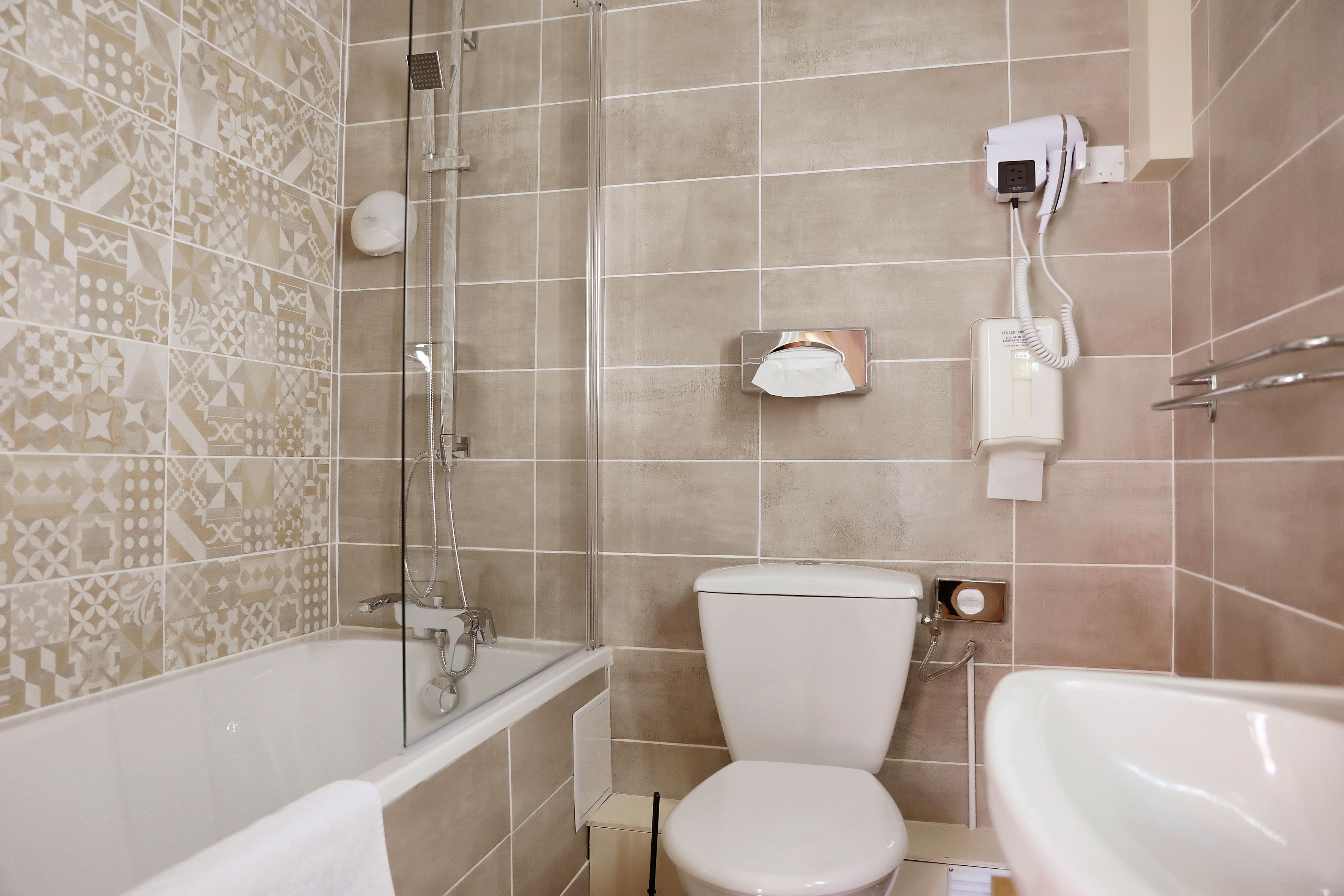 standard double room, bathtub | bathroom | hair dryer, towels