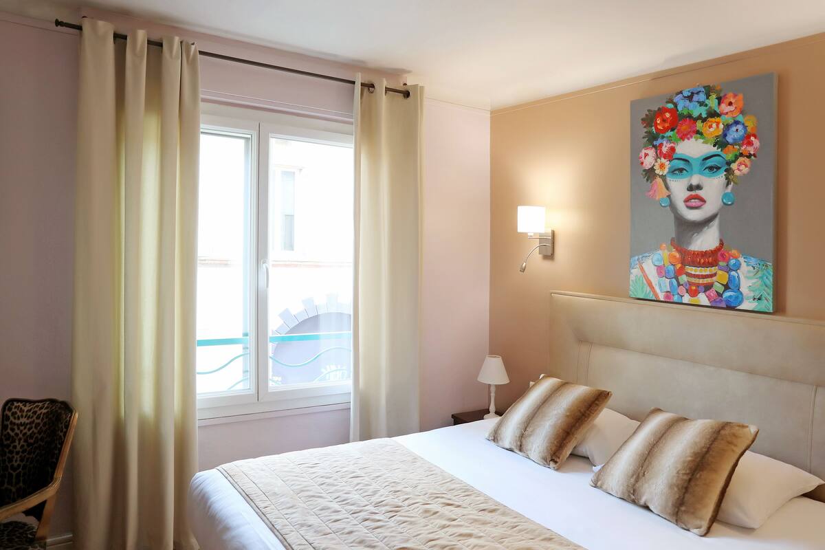Standard Double Room, Bathtub | Desk, soundproofing, WiFi (free), bed sheets
