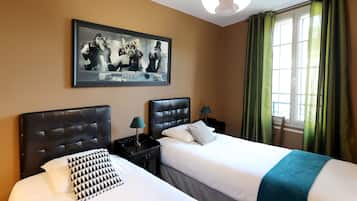 Chambre Quadruple Familiale | Bureau, chambres insonorisées, Wi-Fi gratuit, draps fournis