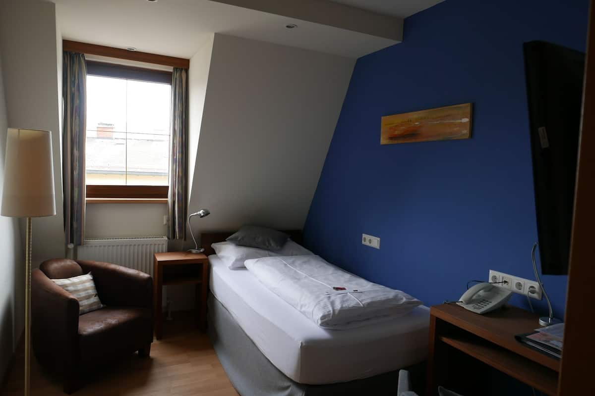 Standard Single Room, 1 Twin Bed | Desk, laptop workspace, soundproofing, WiFi (free)