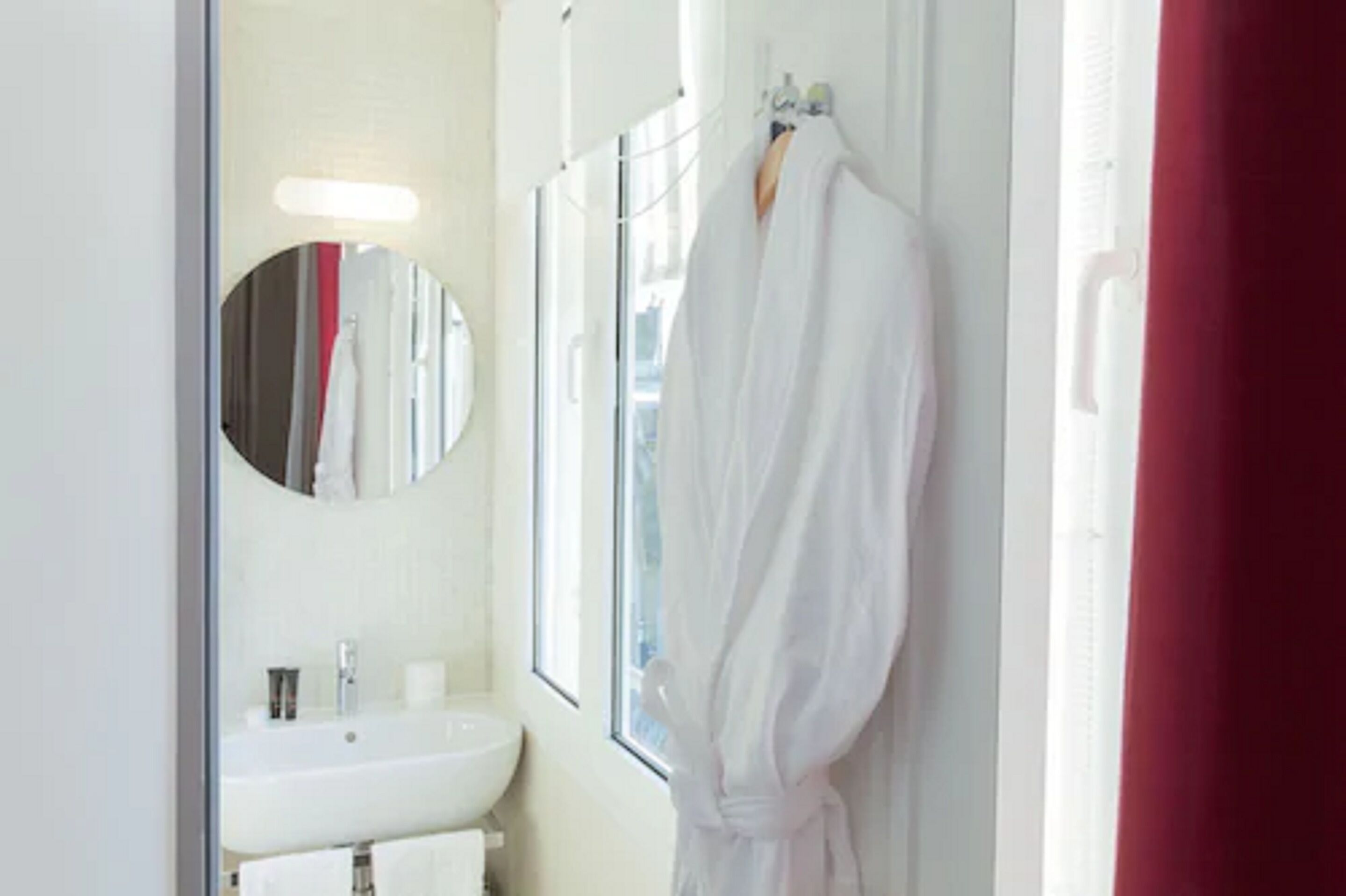 superior room | bathroom | free toiletries, hair dryer, bathrobes, slippers