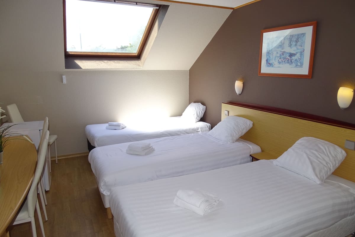 Chambre Triple, 3 lits une place