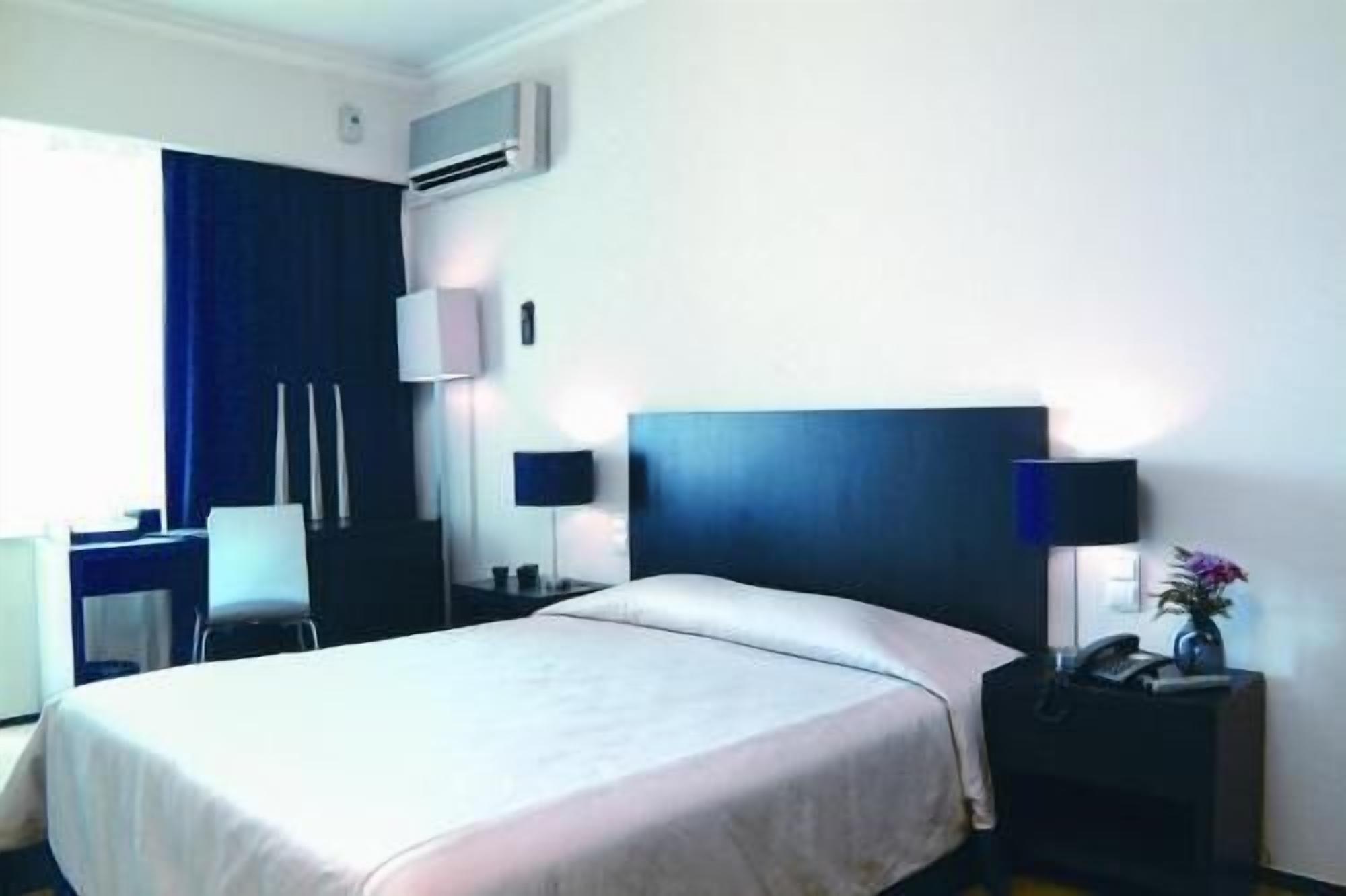 Minibar, in-room safe, soundproofing, free WiFi