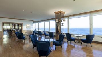 FrĂŒhstĂŒck, Mittagessen, portugiesische KĂŒche, Blick aufs Meer