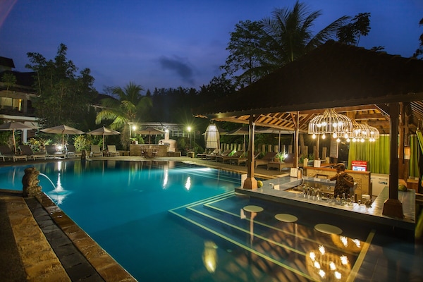 Poolside bar