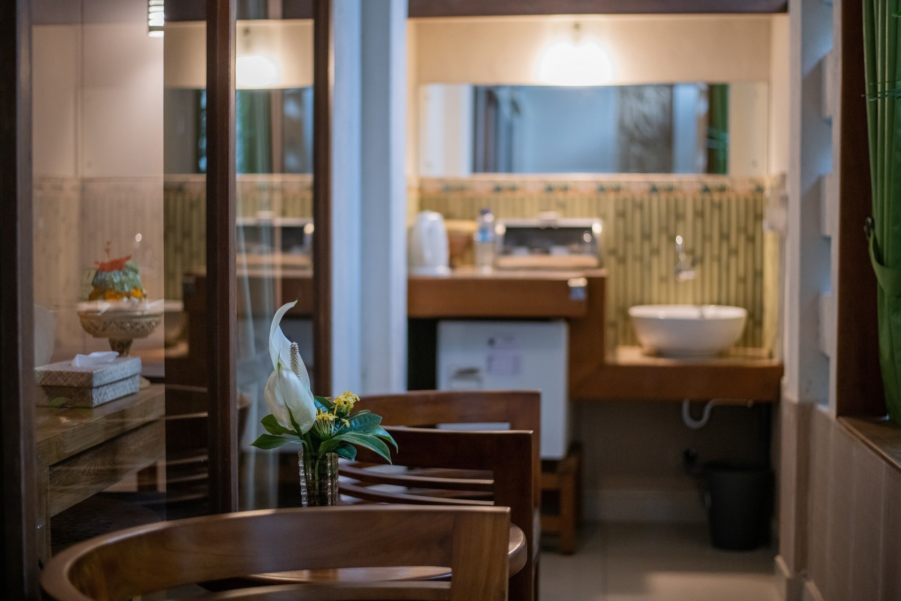 suite, garden view | minibar, in-room safe, individually decorated, individually furnished