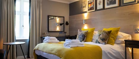 مكتب ومكواة/لوح كي وسرير سفر وواي فاي مجانًا