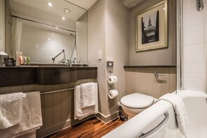 Free toiletries, hair dryer, towels, toilet paper - The Bridge Hotel Greenford (Greenford)