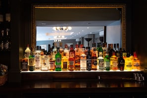 Bar (on property) - The Bridge Hotel Greenford (Greenford)