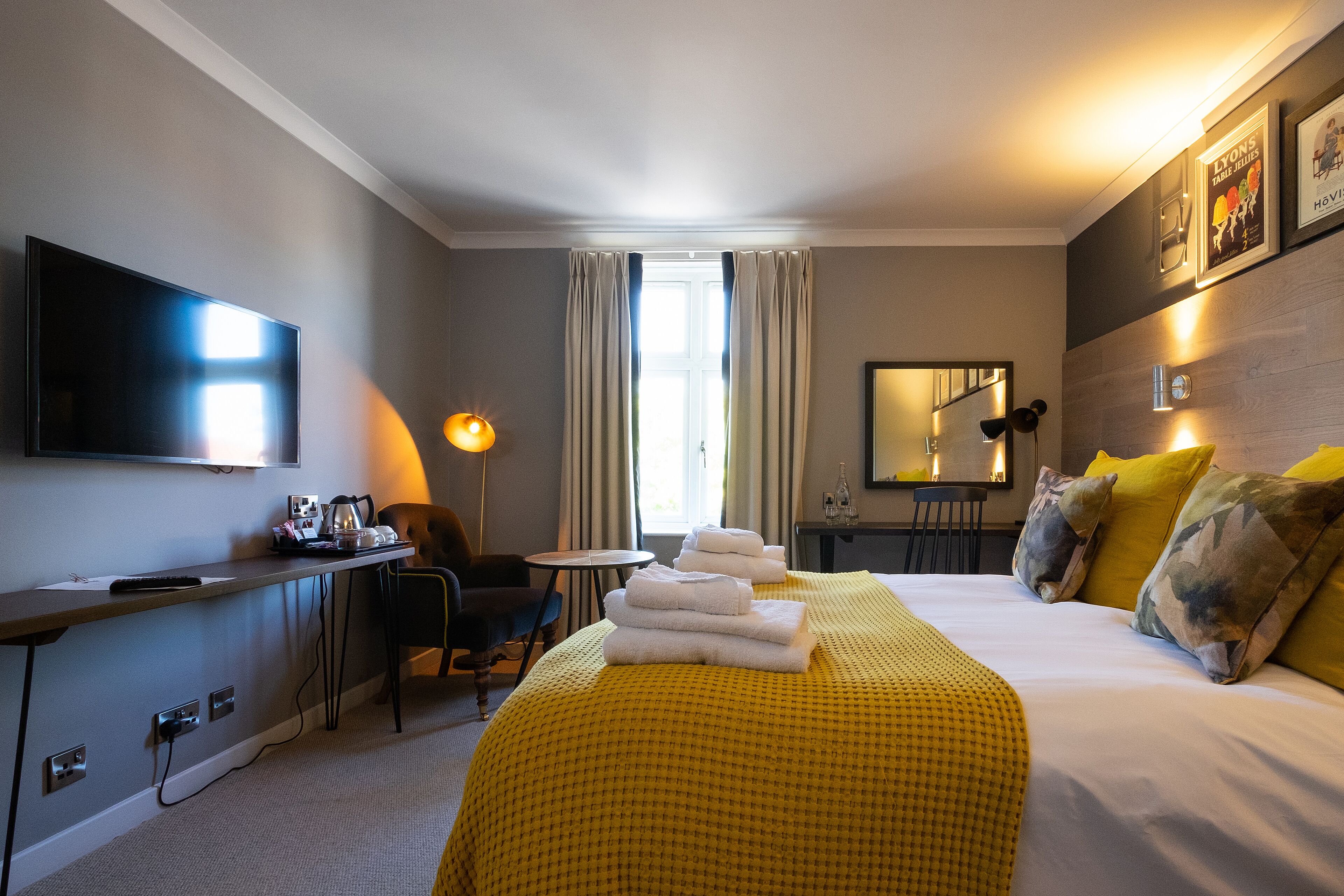 desk, iron/ironing board, travel cot, free wifi