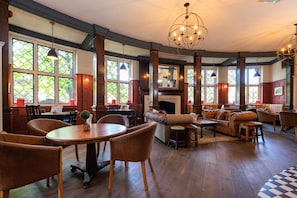 Bar (on property) - The Bridge Hotel Greenford (Greenford)