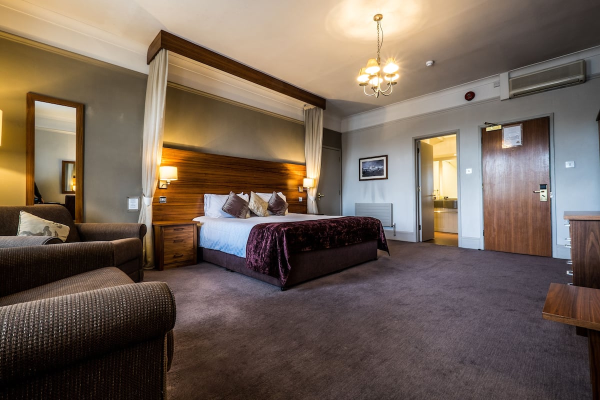 Desk, iron/ironing board, travel cot, free WiFi