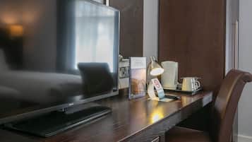 Habitación estándar, 1 cama matrimonial, para no fumadores | Decoración personalizada, muebles diferentes y escritorio