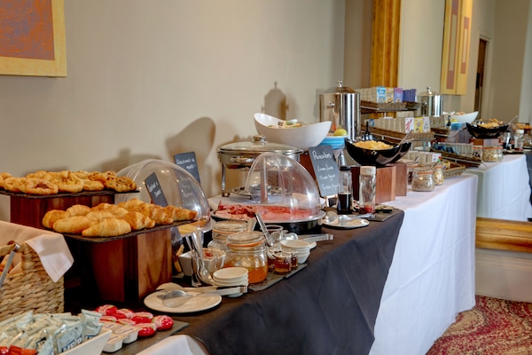 Daily buffet breakfast for a fee