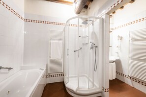 Junior Suite, Manor House private garden | Bathroom | Free toiletries, hair dryer, bathrobes, slippers - Relais Vignale & Spa (Radda in Chianti)