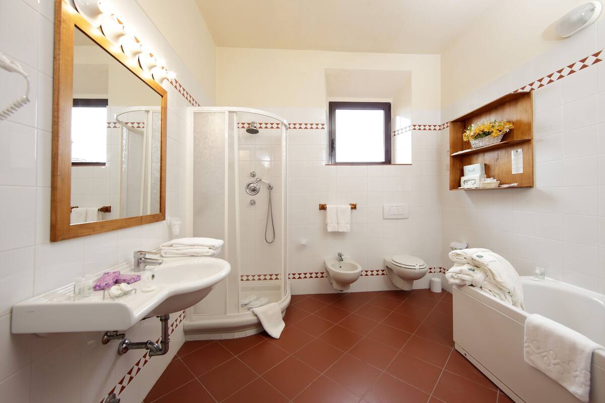 manor house balcony suite | bathroom | free toiletries, hair dryer, bathrobes, slippers