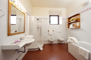 Manor House Balcony Suite | Bathroom