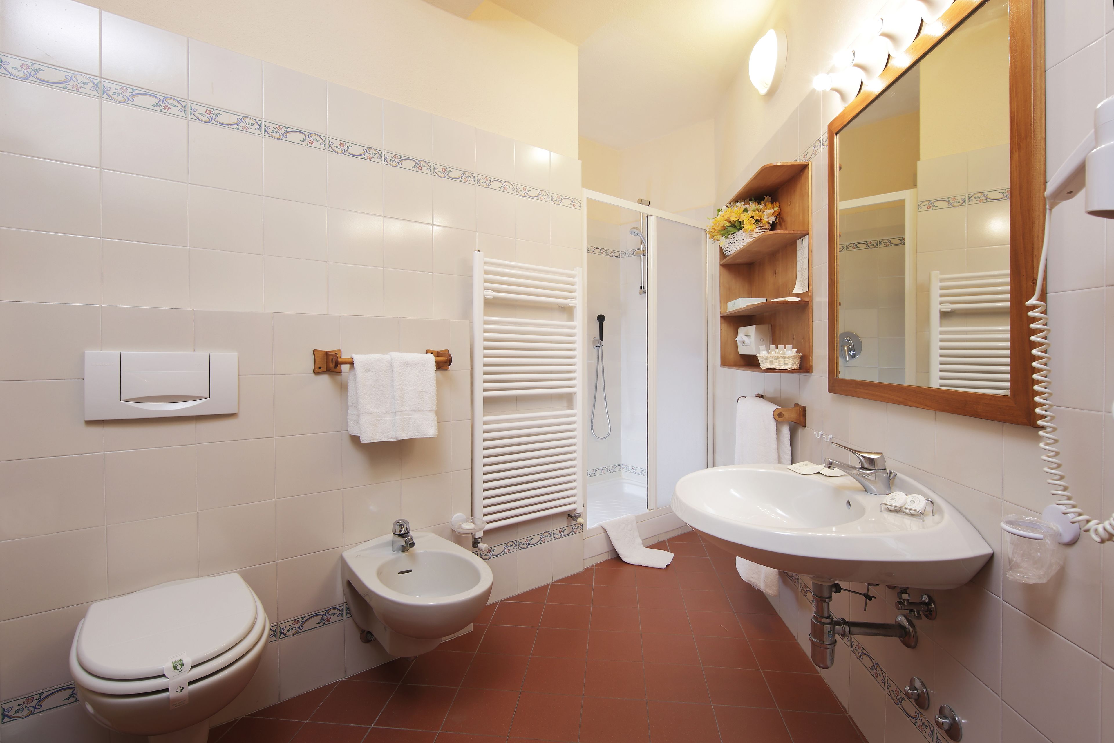 classic double room, garden view | bathroom | free toiletries, hair dryer, bathrobes, slippers