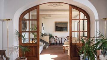 Sala de estar en el lobby