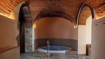 Sauna, hot tub, steam room, Turkish bath, body treatments, aromatherapy