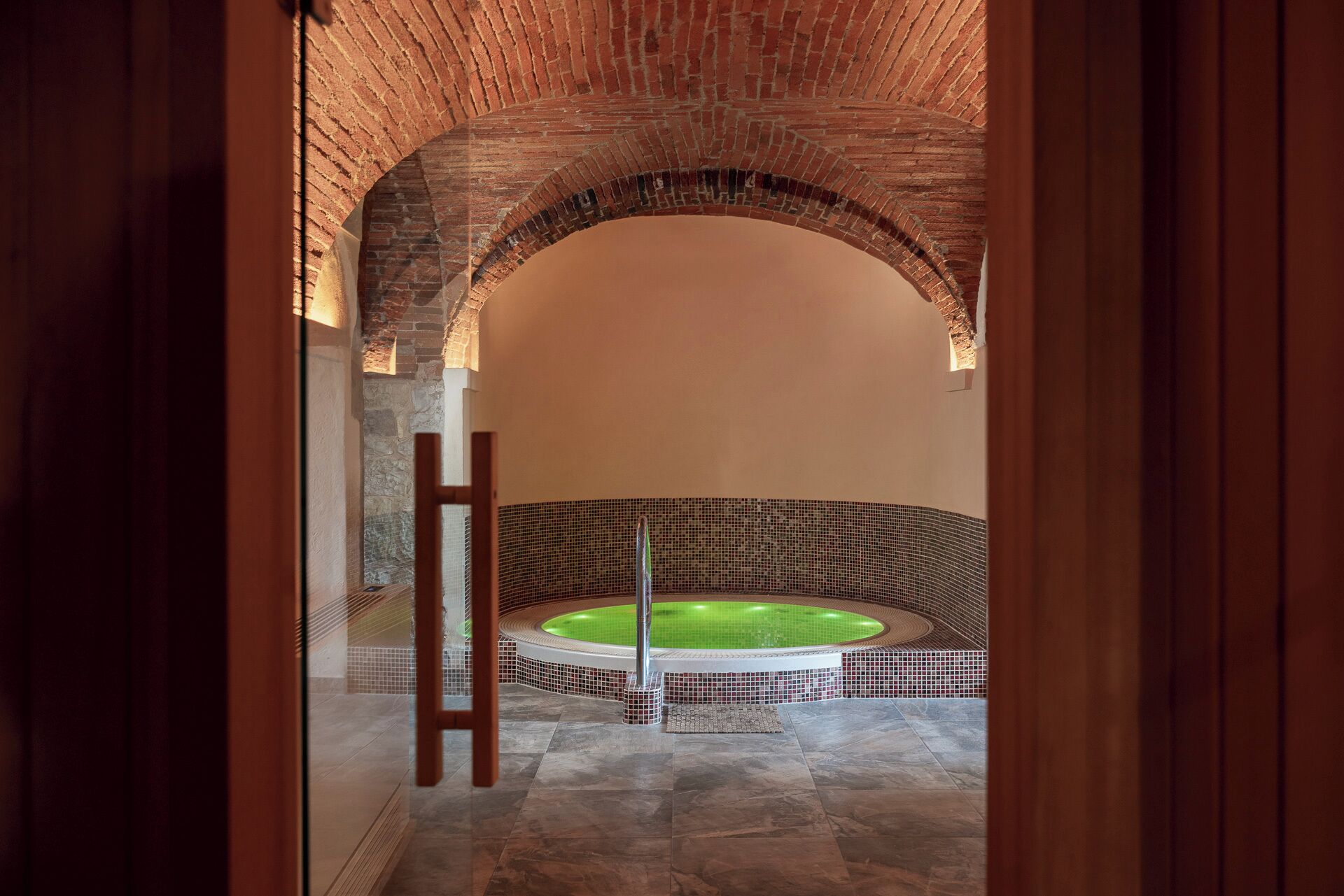 Badstue, boblebad, dampbad, tyrkisk bad/hamam og kroppsbehandlinger